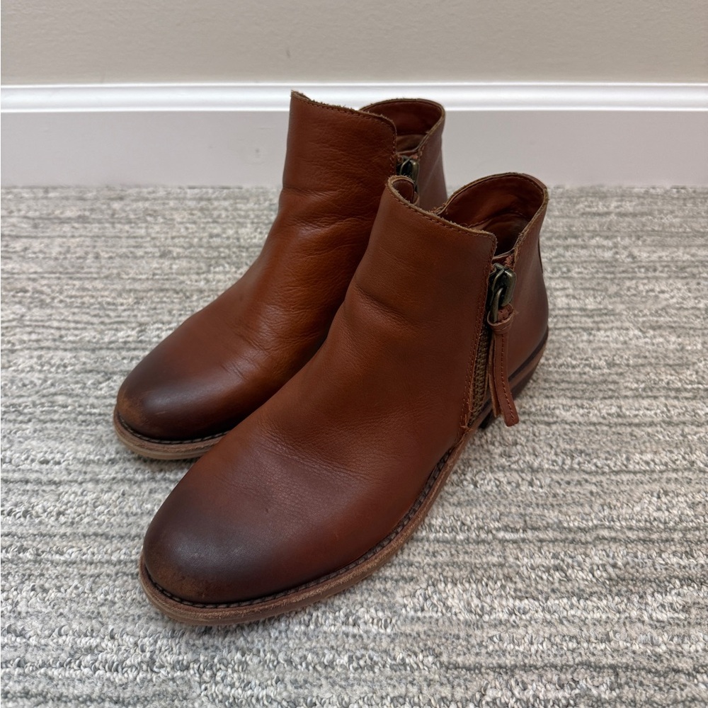 Gianni Bini Leather Ankle Boots – Brown – Size 6.5